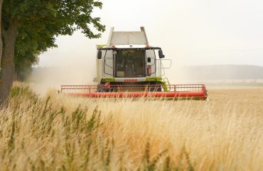 combine-harvester-9738590_1280_byLMX5Fotografie