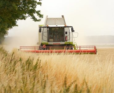 combine-harvester-9738590_1280_byLMX5Fotografie